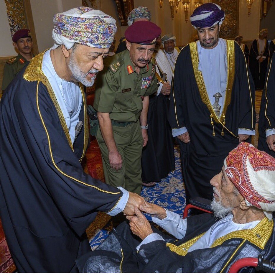 yas_0r's tweet photo. عيش حياتك، لاتمجد الأشخاص فإنهم زائلون، إعشق وطنك وضحي من أجله فإنه اغلى مافي الوجود ، فهو الباقي والثابت ، لاتكره وطنك لمجرد أن فيه بعض الفاسدون انظر الى الجوانب المشرقة في #عُمان ، هناك أمن وآمان وحاكم عادل وأسرة حكم كريمة وشعب طيب، لاتمشي خلف المتشائمون فإنهم لايبنون وطن. https://t.co/afN3l7D0da