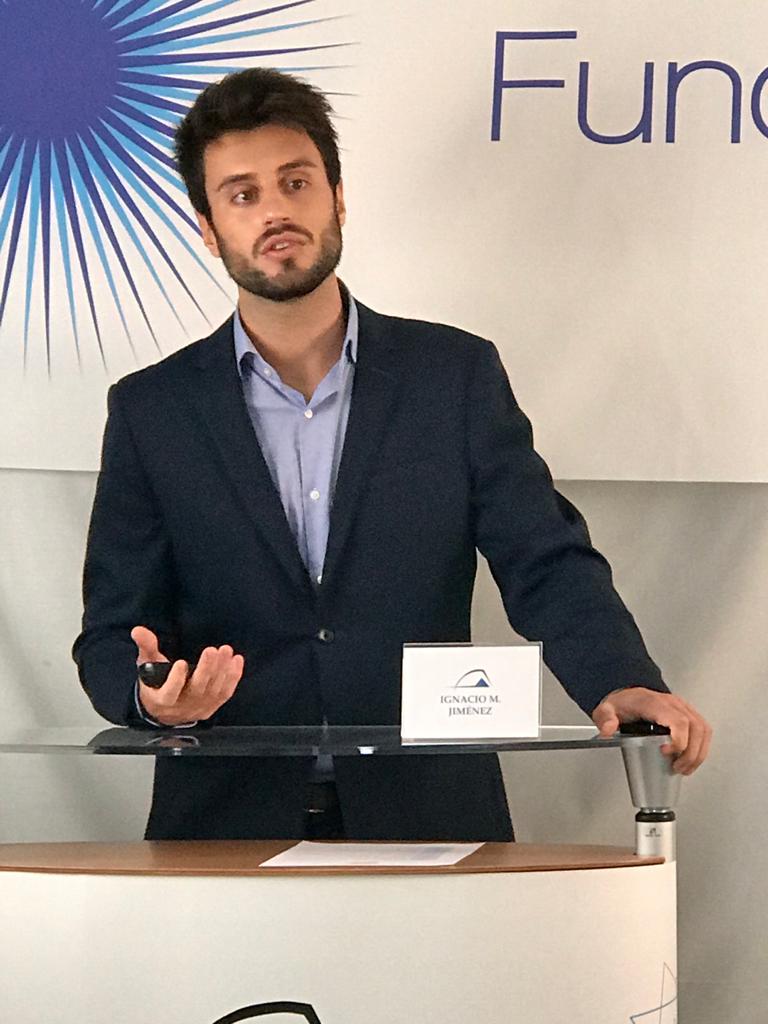 COI_Optometria's tweet photo. Seguimos con el TFM “Estudio de la película lagrimal y las glándulas de Meibomio a corto plazo tras el uso de #orto-K” realizado por Daniel Sirvent, Ignacio M. Jiménez, Rocio Fernández y Manuel Freire. Tutor: Antonio Verdejo 

#JornadasCOI #MasterCOI #PeliculaLagrimal https://t.co/nr1McPC9Jg