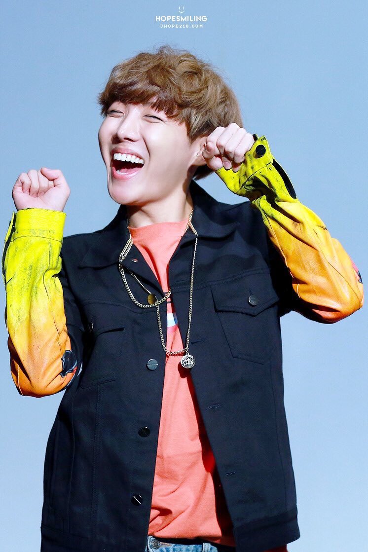 ayu_jhope_world's tweet photo. 5年前のランキングでも怒ると怖い人1位がホソクでメンバーから"怒ると突然黙って『こっちこい』って言うし、方言が出る"と言われたんだけど、彼女に1番甘えそうな人という別お題でも1位がホソクで"断トツでjhopeしかいない。膝枕してと言ってそう"と言われてるのを見てGAPって最強だなとつくづく感じる https://t.co/Pb2tPpag7r