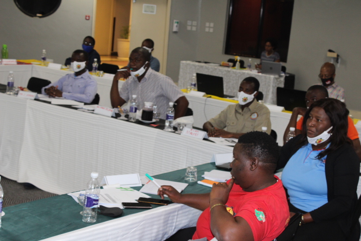 ZctuZimbabwe's tweet photo. Day 1 of training to champion workers rights to Decent Work and decent life in the face of Covid-19  for women and young workers in Mutare
@DecentWorkZim 
@iloharare 
@SolidarityCntr 
@Fiona_Magaya 
@mkandukutu1 
@lonorge @ituc_africa https://t.co/P08Sfd0jDG
