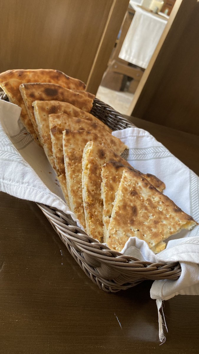 janneramoz's tweet photo. Cheddar Tamis #ArabicBread https://t.co/7htYAZxBlA