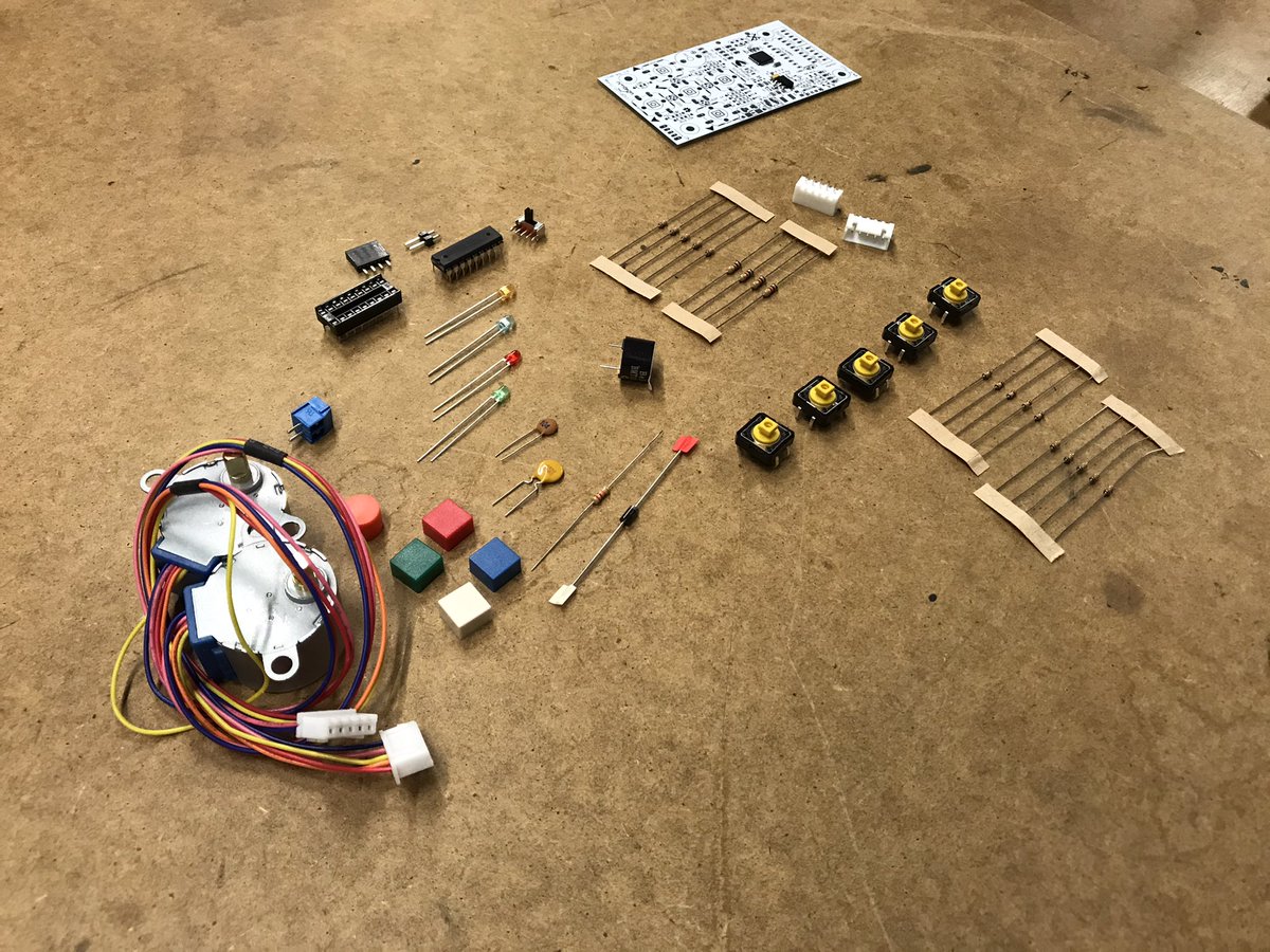 Ningún mamon robó naranjas antes de ver ver algo verdaderamente gracioso. Berenjenas @xdesig cuánto aprendo con estos cracks 🤓 <a href="/escornabot/">escornabot</a>