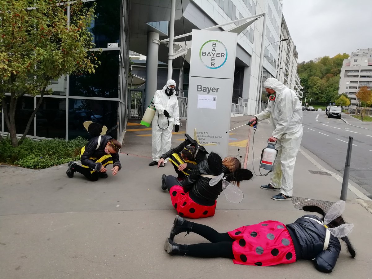 #dansnotreassiette nous ne voulons
☣️ni #neonicotinoides
☣️ni #pesticides
☣️ni #ogm
comme ceux produits par #Monsanto  
➡️ Demandez l'
indispensable transition #agroécologique 🌱! Signez la pétition 📝
 #NAPD2020
notreassiettepourdemain.wesign.it/fr