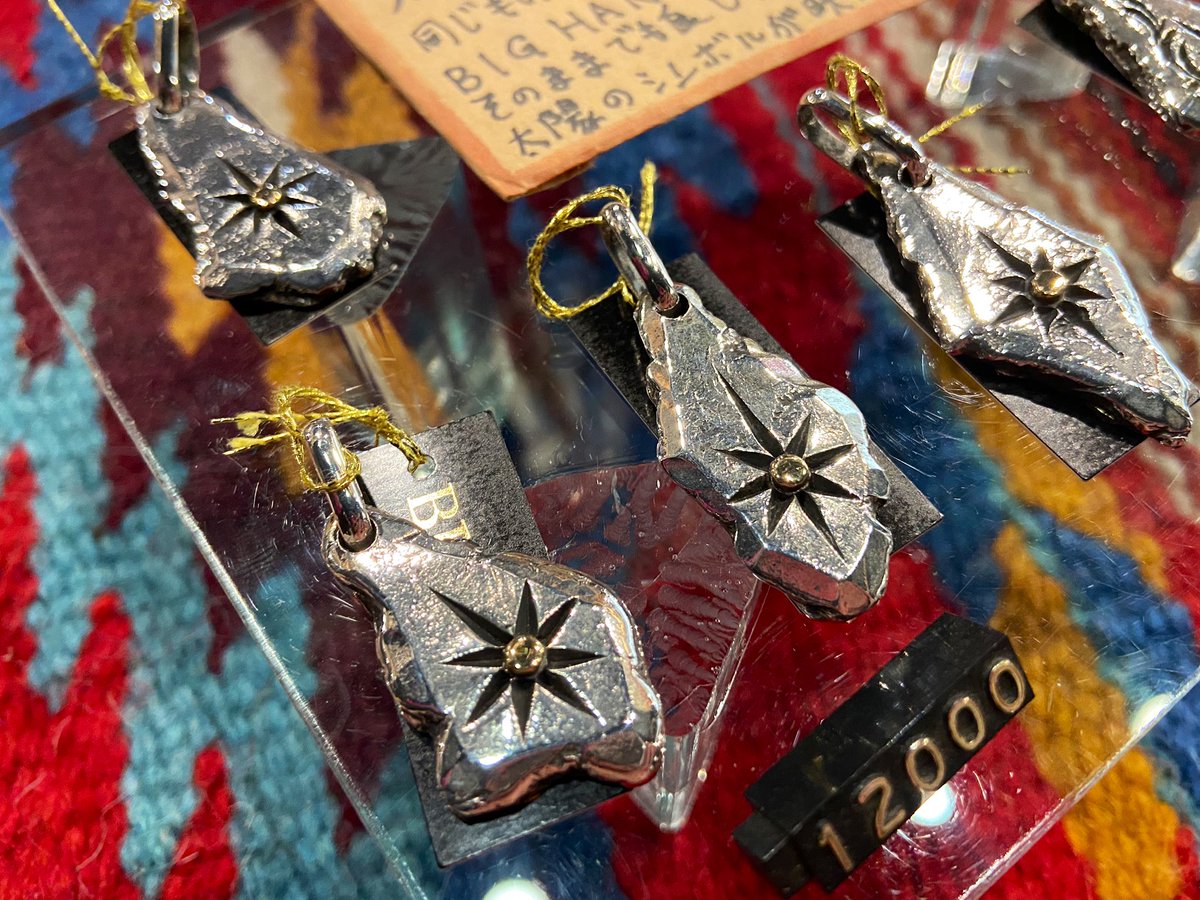 ビッグハンドの不定形メタルトップです！シルバーを一度溶かしてから