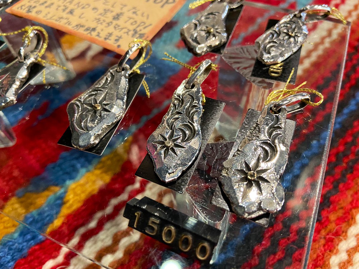 ビッグハンドの不定形メタルトップです!シルバーを一度溶かしてから ビッグハンドの不定形メタルトップです!シルバーを一度溶かしてから