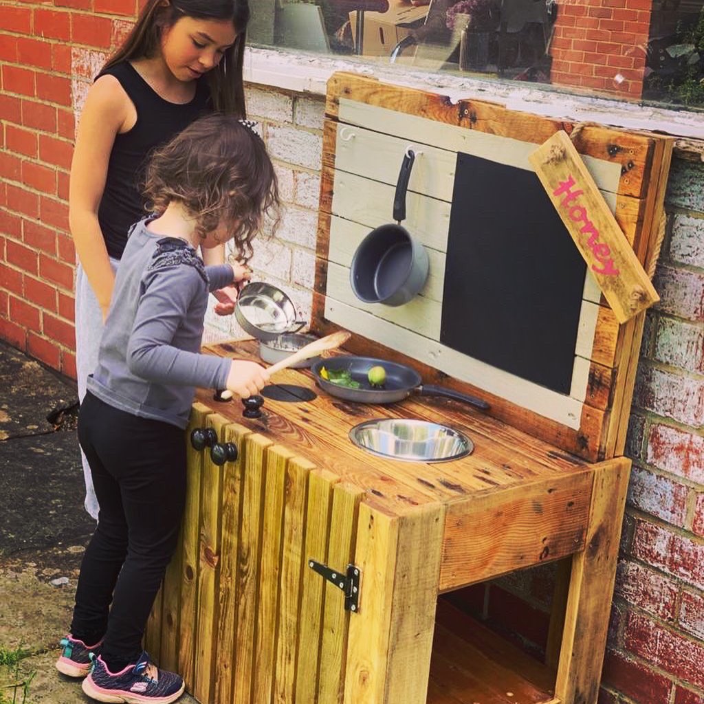 Vicki Hackett tweet media