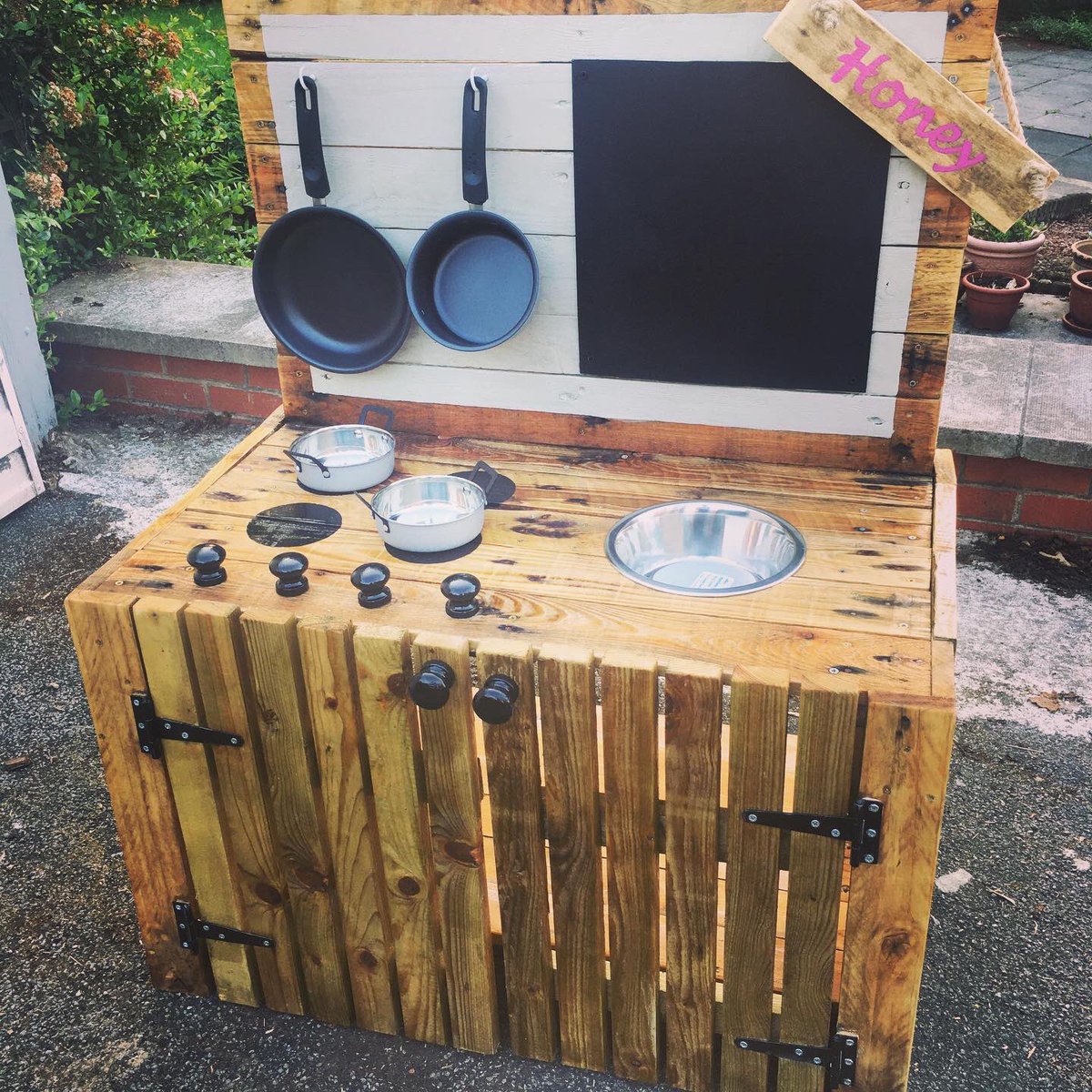 Vicki Hackett tweet media