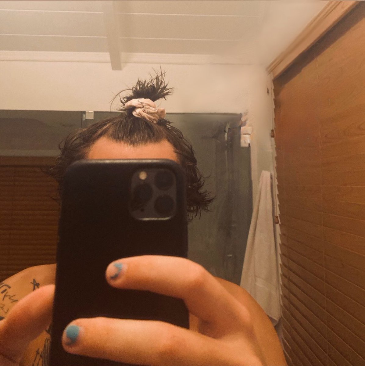 harrymoonchild's tweet photo. Things I want in life: to make it into harry styles' close friends list on instagram bc this is the type of content you get. https://t.co/IywN5FCue1