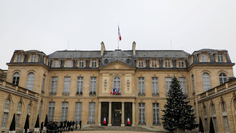 EN DIRECT - Décapitation d'un enseignant: un conseil de défense se tiendra à l'Elysée d'ici dimanche soir
bfmtv.com/police-justice…