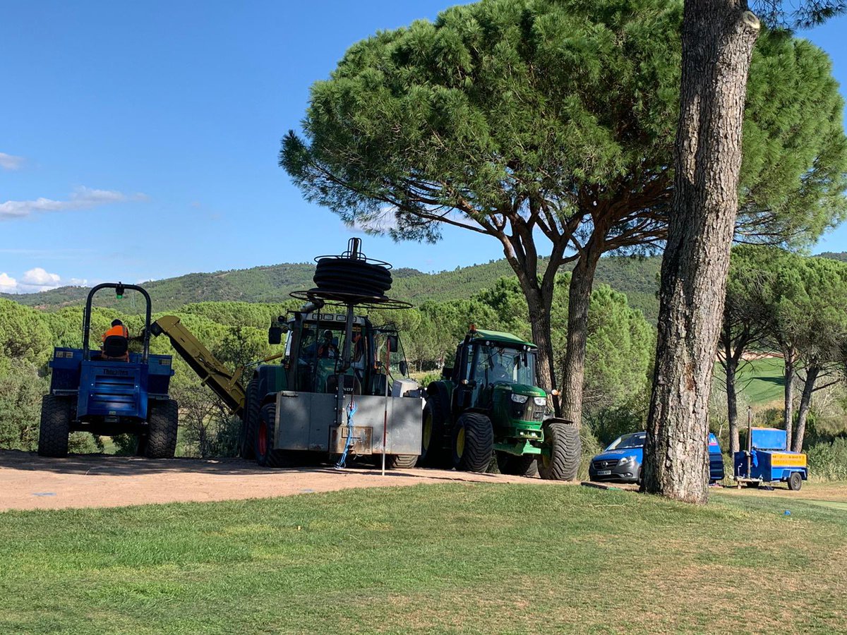 Nice place to be training one of the team on the trencher with the help of <a href="/opalrex/">mike heath</a> on the gravel cart <a href="/RichardSorrell3/">Richard Sorrell</a> @TurfgrassC @michael_gorman_  <a href="/sbyrne1969/">Stephen Byrne</a> <a href="/stevebriggs01/">Steve Briggs</a>     #shareknowledge #everyonebenefits #knowledgeisntpower