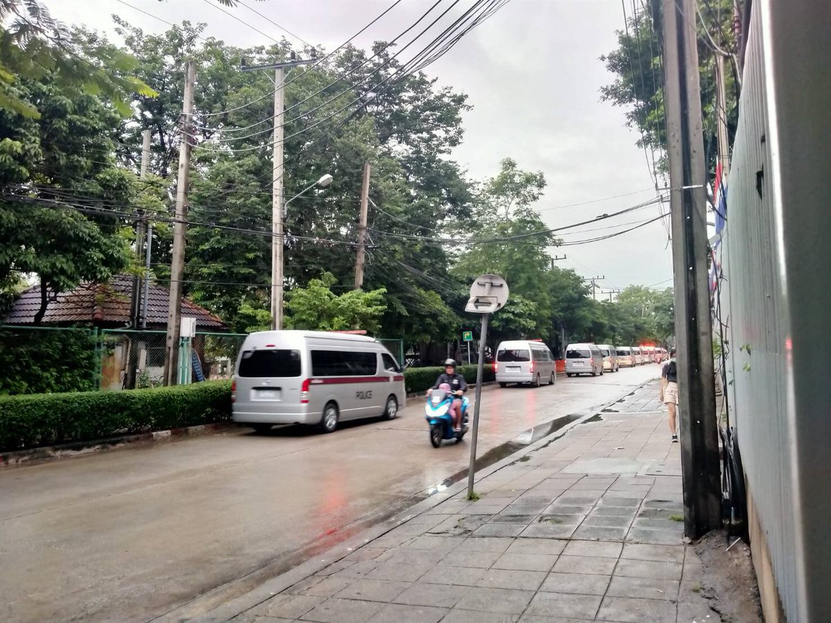 💥📢 ด่วนมากๆๆ !!! บังคับรี❕

❗ตอนนี้มีรถตำรวจจำนวนมากอยู่ทางเข้าสวนรถไฟ เป็นไปได้ถ้าเกิดเหตุการณ์อะไร อย่าวิ่งเข้าสวนรถไฟ หรือเข้าไปในนิคมรถไฟกม.11 นะคะ
( มีคนดีเอมมาบอก ขอบคุณมากๆเลยนะคะ )
#ม็อบ17ตุลา #ประยุทธ์ออกไป