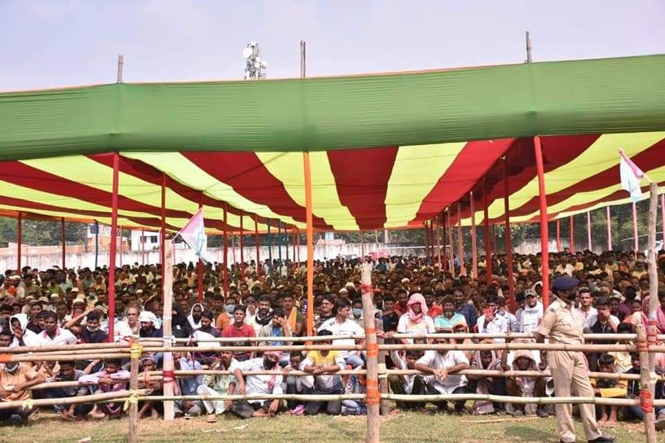 VBAforIndia's tweet photo. जुमई, बिहार विधानसभा क्षेत्र के प्रचार सभा में उमडी भीड। बिहार चुनाव में पीडीए (Progressive Democratic Alliance) के पक्ष में आज वंचित बहुजन अघाडी के अध्यक्ष प्रकाश आंबेडकर सभा को संबोधित करते हुए। 

#बिहारचुनाव 
#BiharElections2020 https://t.co/8EwHLaOLCI