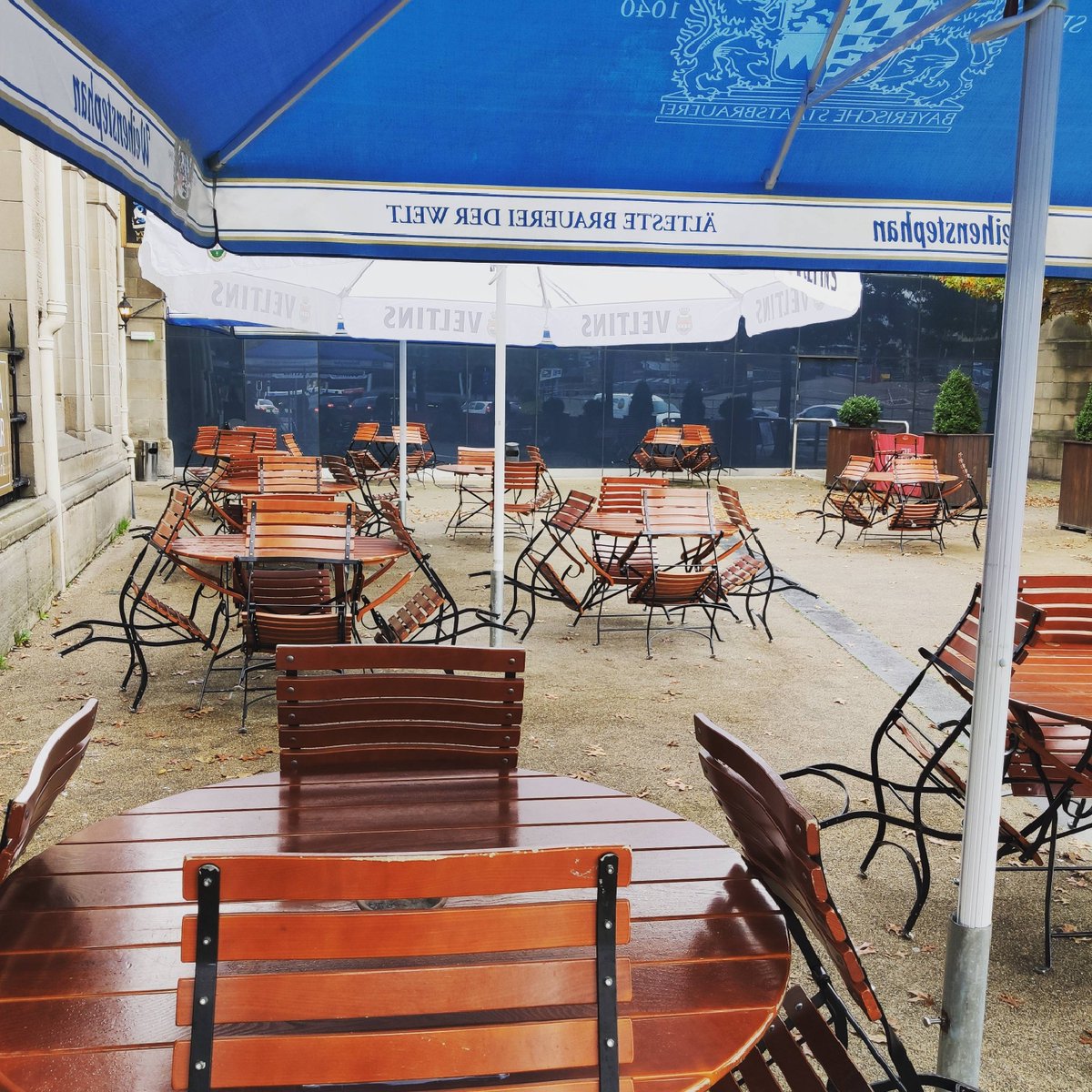 Although we are currently restricted to one household/support bubble inside, we still have our outdoor area for multiple households up to a maximum group size of 6, shame about English weather but we have got coverage for most tables ☔