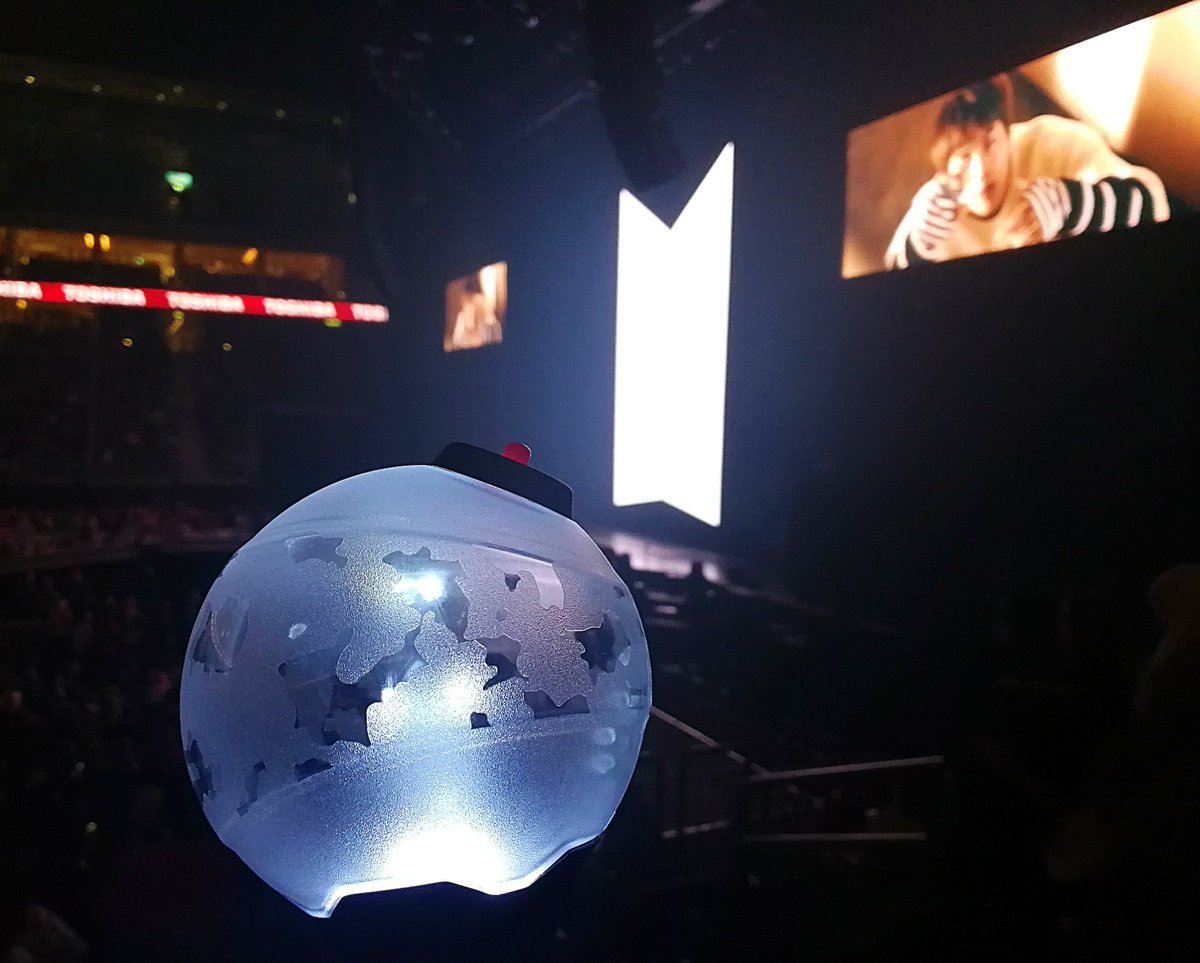ljjna's tweet photo. sooo this is 2 years ago, time really flies 🥺💜
#BTSinBerlin https://t.co/zDf4CkQnKK