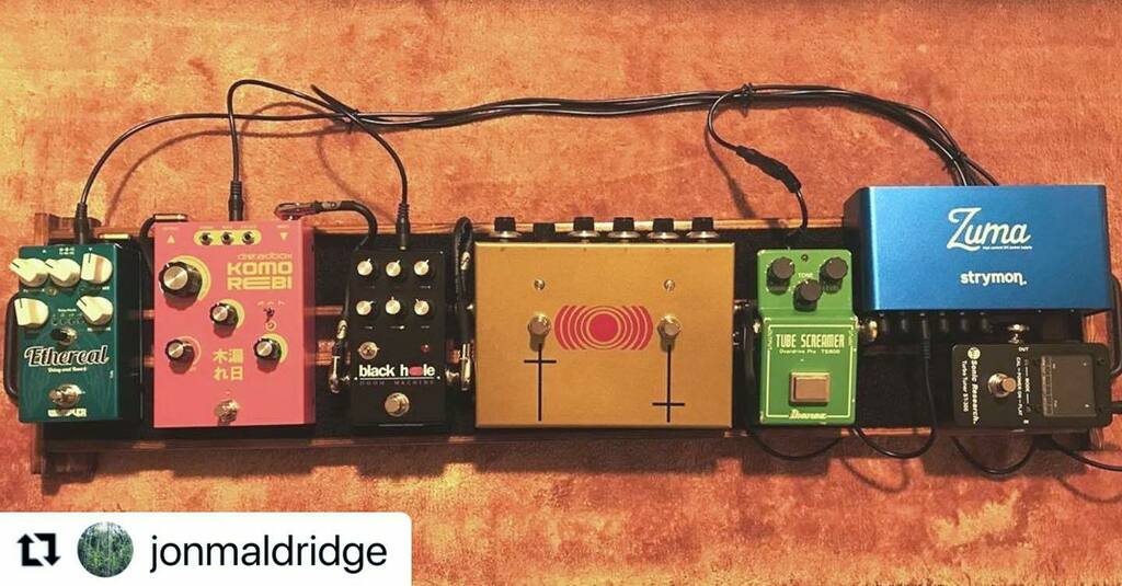 CodaEffects's tweet photo. Cool mini pedalboard from @jonmaldridge ! Real cool choice of pedals here.

What would be the 5 pedals you’d want on a small board like this one?

#codaeffects #blackhole #blackholepedal #sunnmodelt #pedalboard #minipedalboard #eqd #lifepedal #zuma #strymon 

#Repost @jonmal… https://t.co/Fd6v2auylY