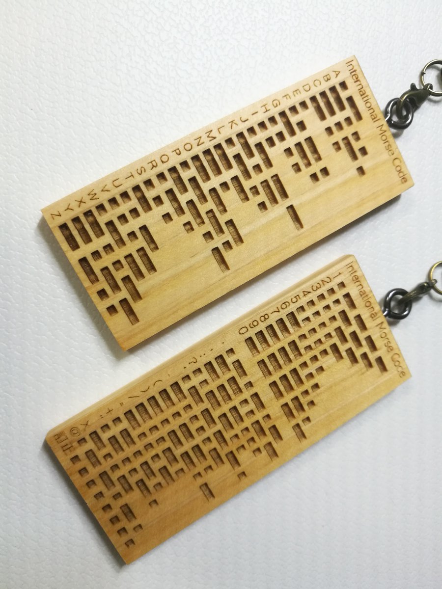 モールス信号が一覧になった木札がめちゃカッコいいい 5次元空間に行ったときのために アマチュア無線免許あるので欲しい Togetter