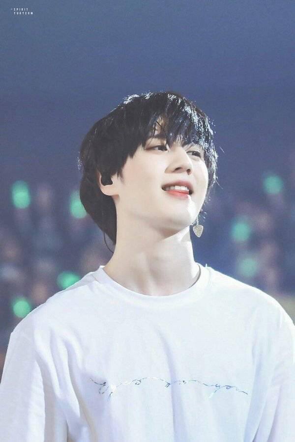 !Yugyeom gave us great memories this yearLet’s make sure to win him an ad on The Kking! Voting ends tomorrow and we only have 2.5k ahgases supporting -end thread. #Yugyeom @real_KimYugyeom #Got7 @Got7Official~&
