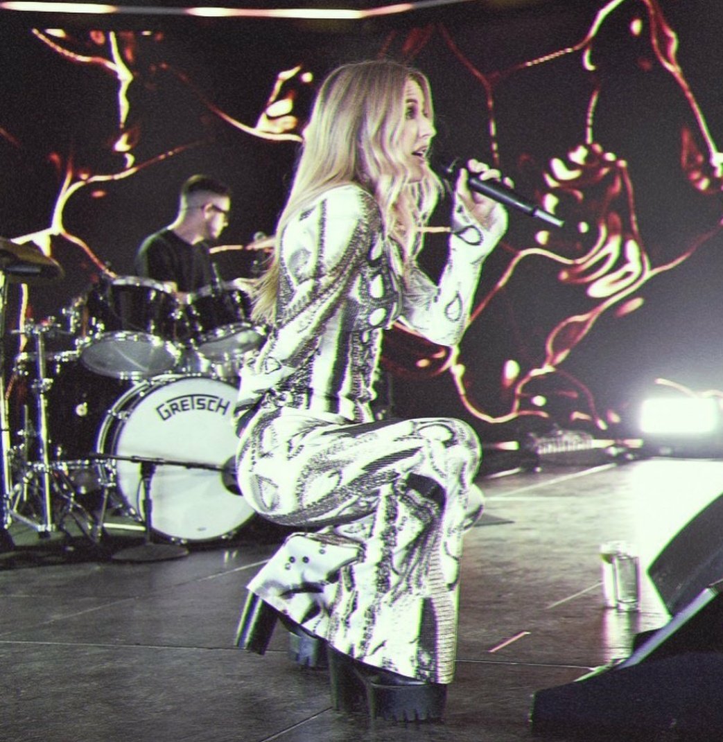 Throwback Ellie Goulding tweet media