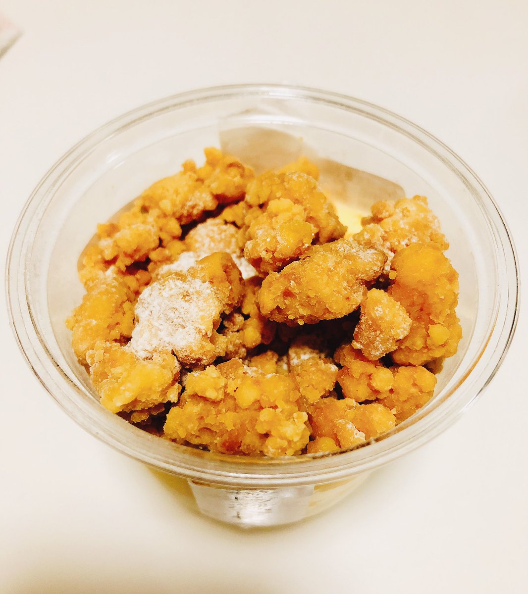 daisukegourmet's tweet photo. 【ダブルレアチーズケーキ】@セブンイレブン
ザクザク食感のクッキーにねっとりレアチーズ、ふんわりレアチーズの3層が存分に楽しめるチーズケーキ。
クッキーの丁度良い塩気と濃厚なレアチーズ��ムースみたく柔らかいレアチーズが口の中いっぱいに広がります。
一度に三度美味しいチーズケーキです🧀 https://t.co/spEZHrqHFA