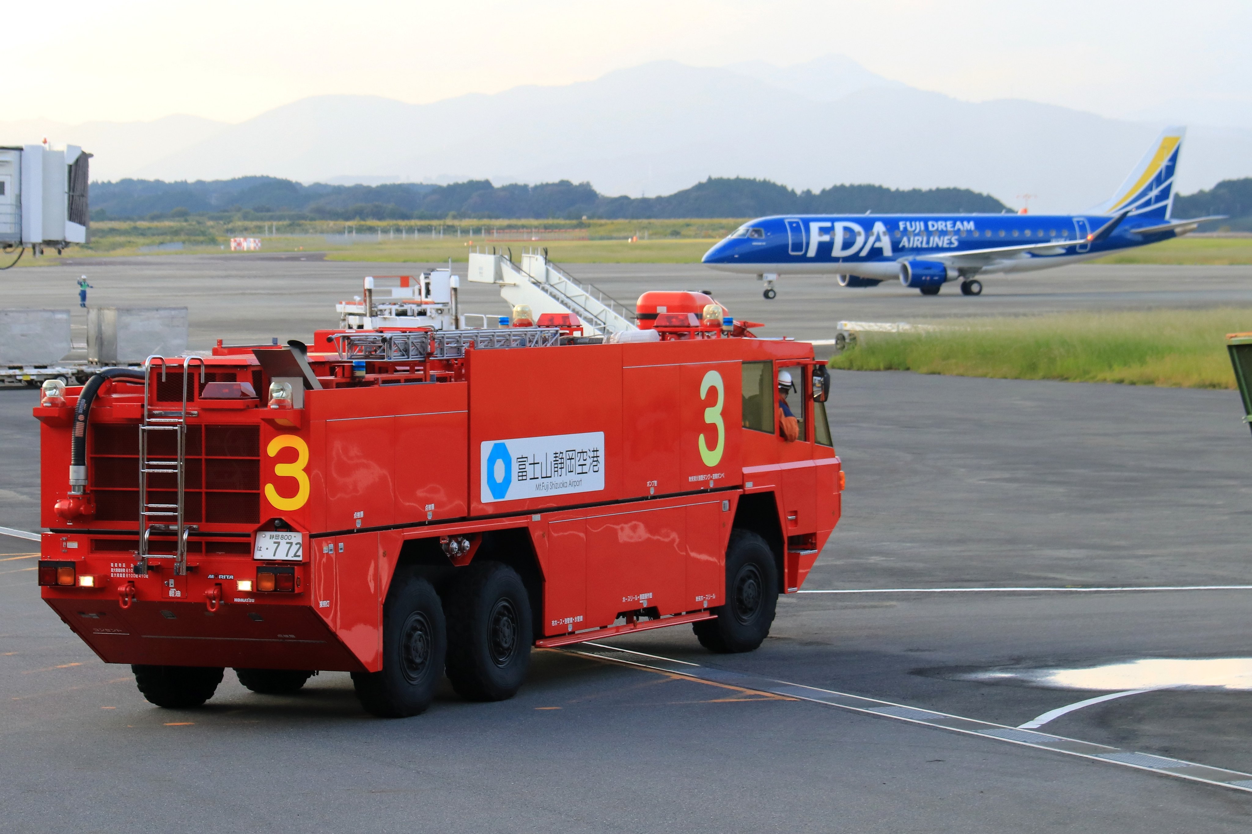 トミカ標識セット6 モリタ 空港用化学消防車 MAF-125A