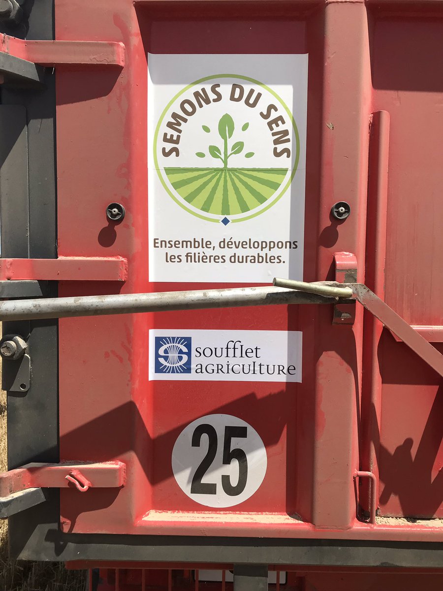 OlivierCOSTE2's tweet photo. Cet après-midi,c’est la pratique.
je suis dans la #filière #SemonsDuSens @GroupeSoufflet #blé #MMS2021 #LuHarmony. https://t.co/CWrKNtEIyG