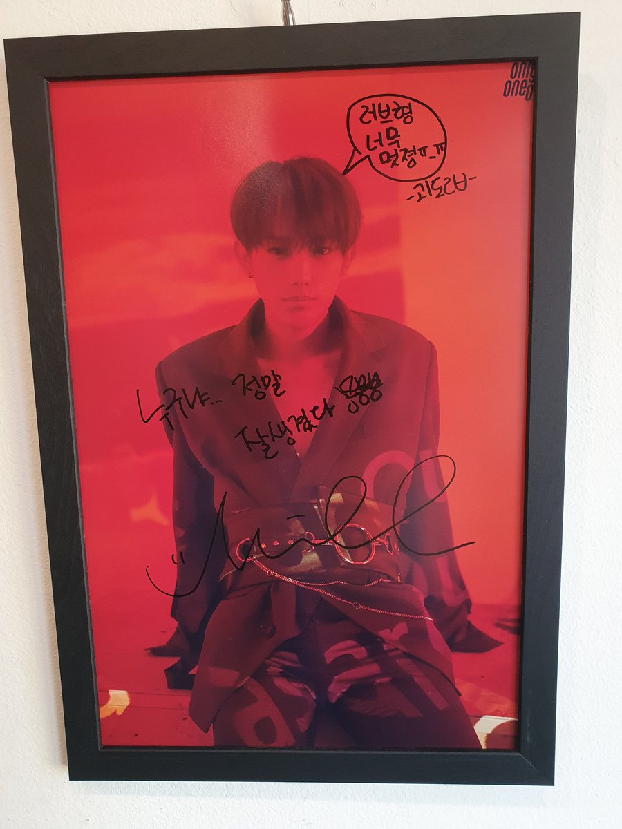 "Love hyung is really cool ㅠ_ㅠ"-thief Love-Who is this- they're really handsome!!!*Mill's signature*