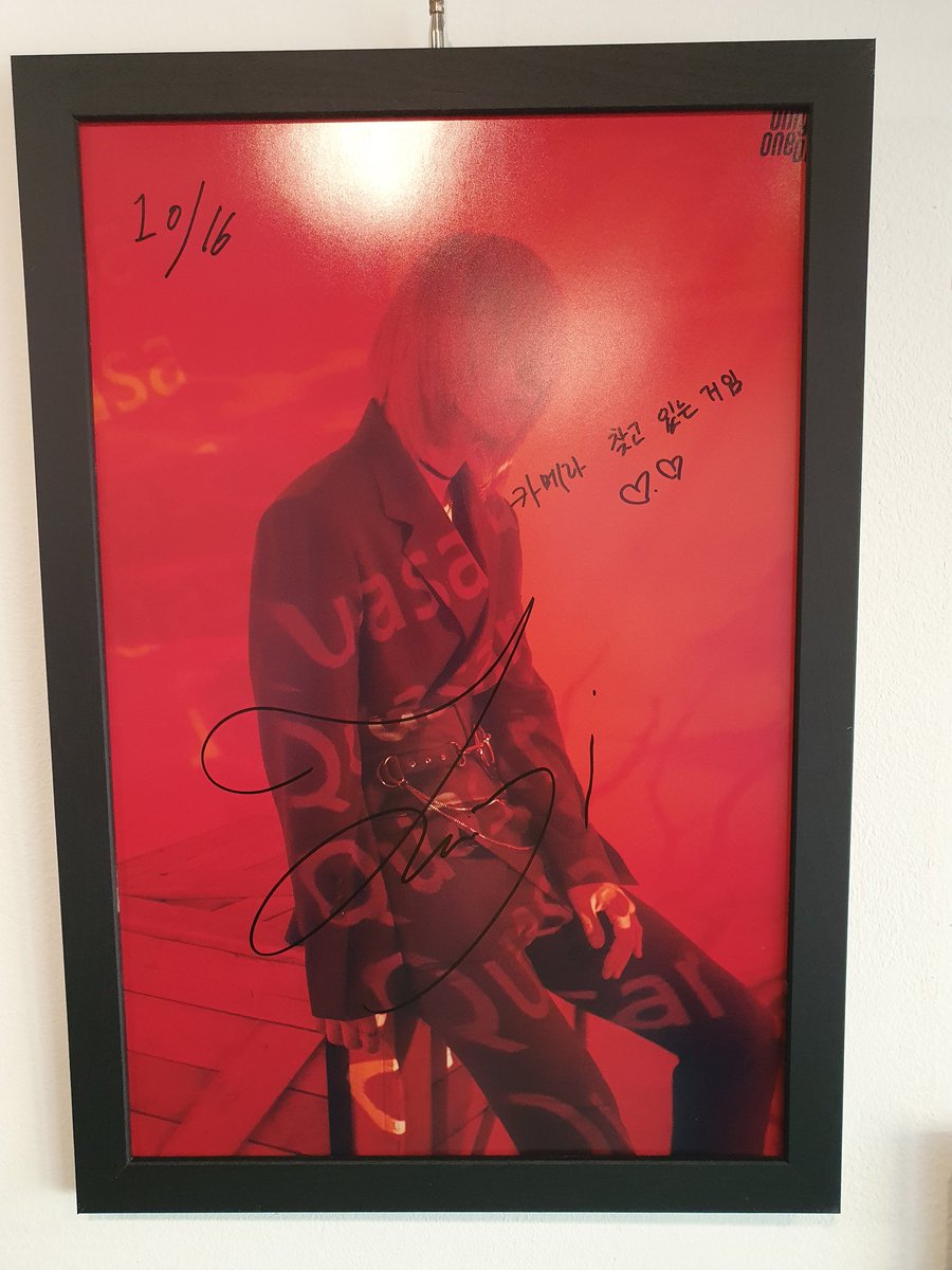 10/16I'm looking for the camera *Junji's signature*