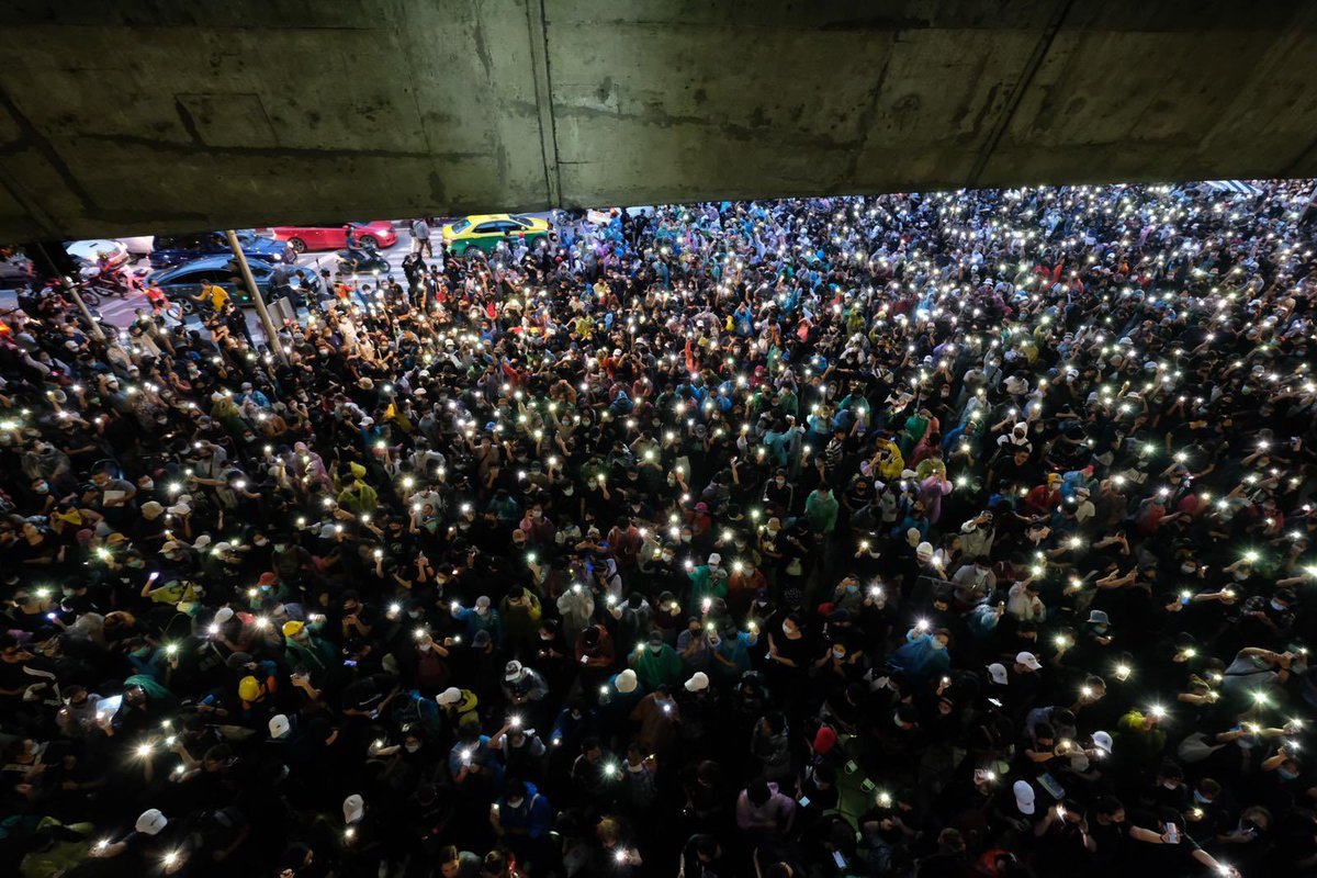 jksaintos's tweet image. “Nós não queremos uma revolução, nós queremos uma reforma. Eles estão nos empurrando a uma revolução”
#ม็อบ17ตุลา #whatshappeninginthailand 

#ม็อบ17ตุลา 
#whatishappeninginthailand