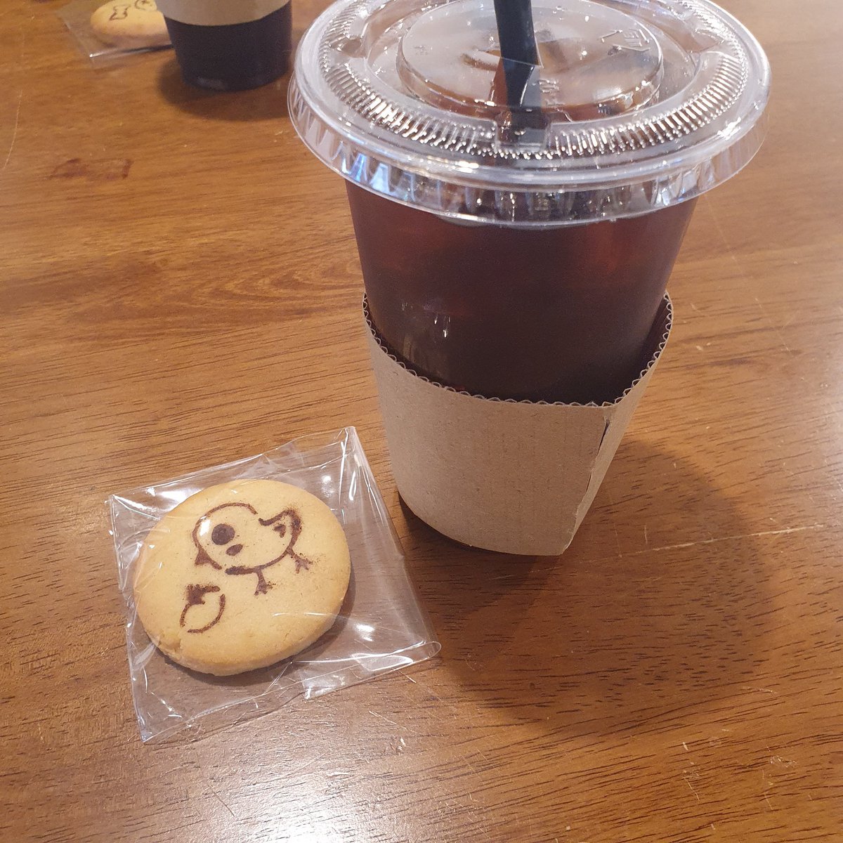 10/16I want the Lovely Rie set to be no.1 in sales hahaha *Rie's signature*(second pic is the Lovely Rie set I had yesterday, it was peach iced tea and a cookie with his drawing on)