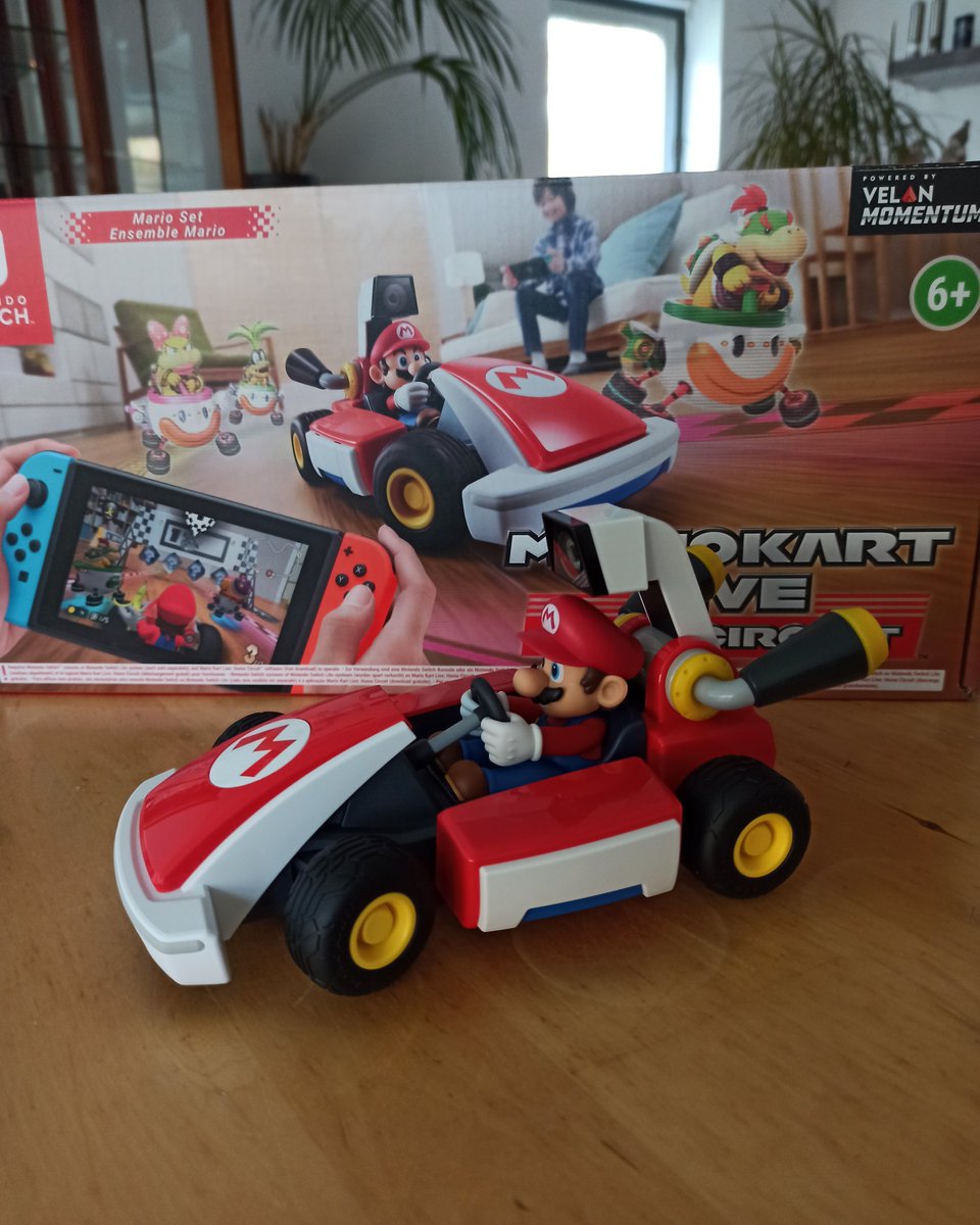 SvenGerrets's tweet image. &quot;Nee sorry, heb het momenteel even heel druk. &quot; #augmentedreality #MarioKartLiveHomeCircuit