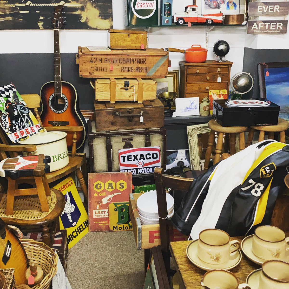 Lots of new stock in from many of our dealers daily. Open until 5pm #shelloil #mancave #industrial #texaco #oil #gas #petrolhead #astraantiquescentre #hemswell #lincolnshire https://t.co/19TA20P6rH