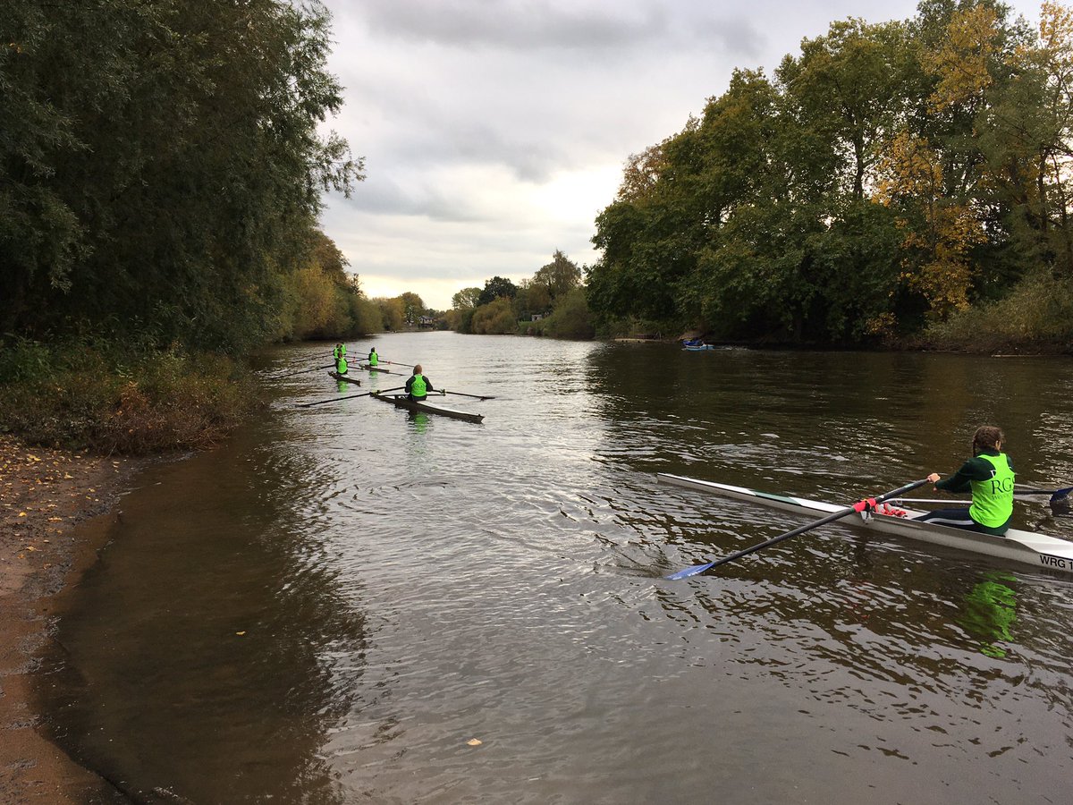 RGSWRowing's tweet photo. Saturday in singles for our WJ16 girls - the first singling for AGES! Well done girls. #stayeddry #worcesterisgreen https://t.co/wUf7VHATVy