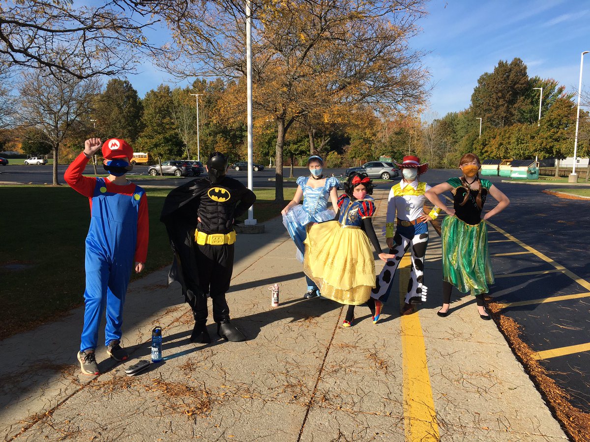 OFMS Bulldog Theatre tweet media