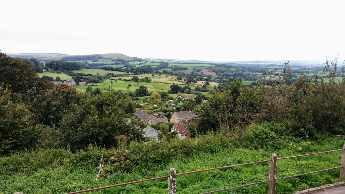 Recently I visited #Shaftesbury in #Dorset where, those of a certain age will remember, the #Hovis advert was filmed way back in 1973. The one where the bread delivery boy pushed his bike up the very steep Gold Hill...
youtube.com/watch?v=6Mq59y…

facebook.com/groups/BethFoo…