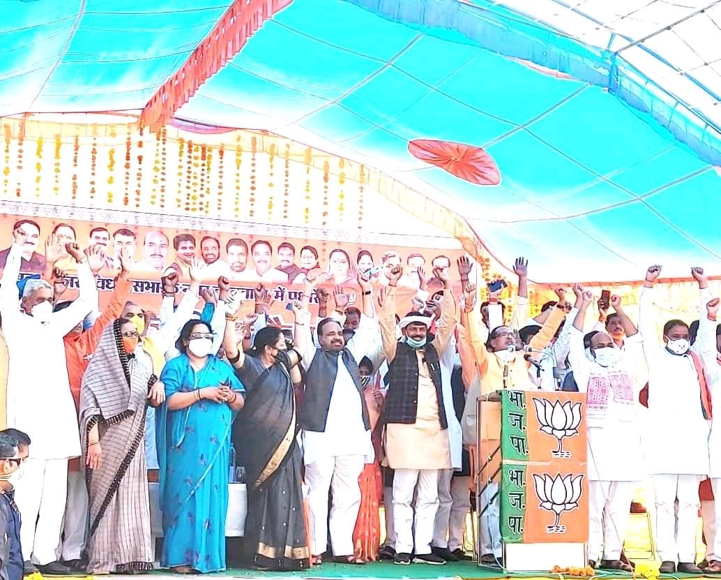 DrPatelGhasiram's tweet photo. 2/bjp/2020 Date 17Oct2020
#बड़ामलहरा_उपचुनाव
#BJP2020 VOTE FOR #BJP #Pradyumansinghlodhi https://t.co/10SZCFBYED