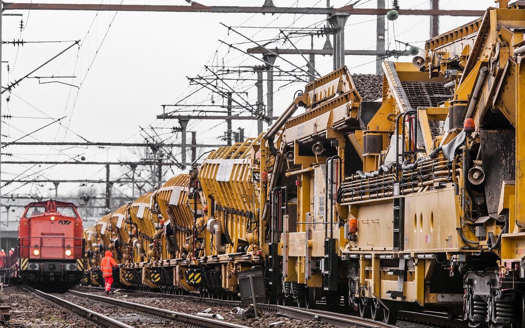 Quand je dis que c’est un monstre, je plaisante à peine.Quand on le voit passer, n’importe quel cheminot le regarde.C’est une usine de 750 mètres, magnifique de technologie.