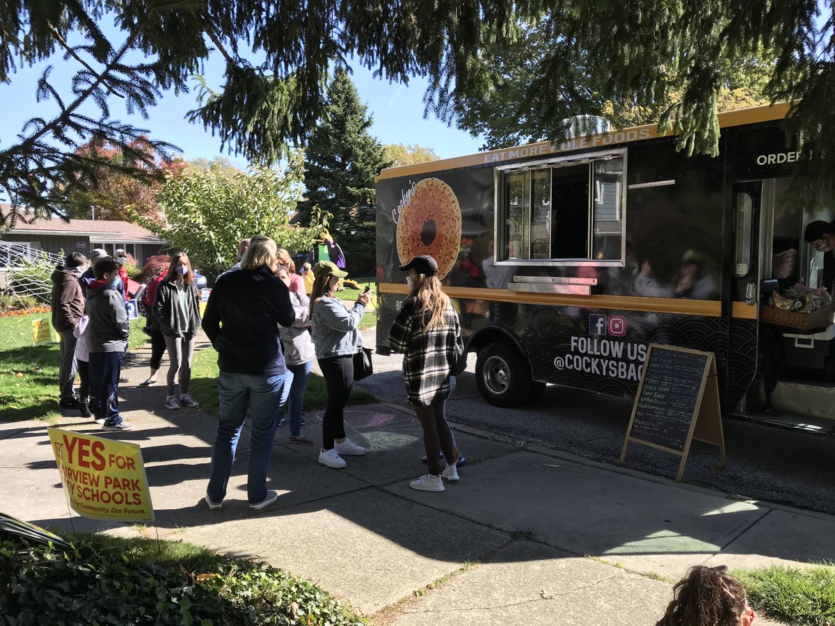 KDuBayGillis's tweet image. Great day to get Cocky’s Bagels in Fairview Park! On Friar Circle until 2:30. Pick up a yard sign and info on Issue 72. #levyforlearning ⁦@FriendsofFPCS⁩