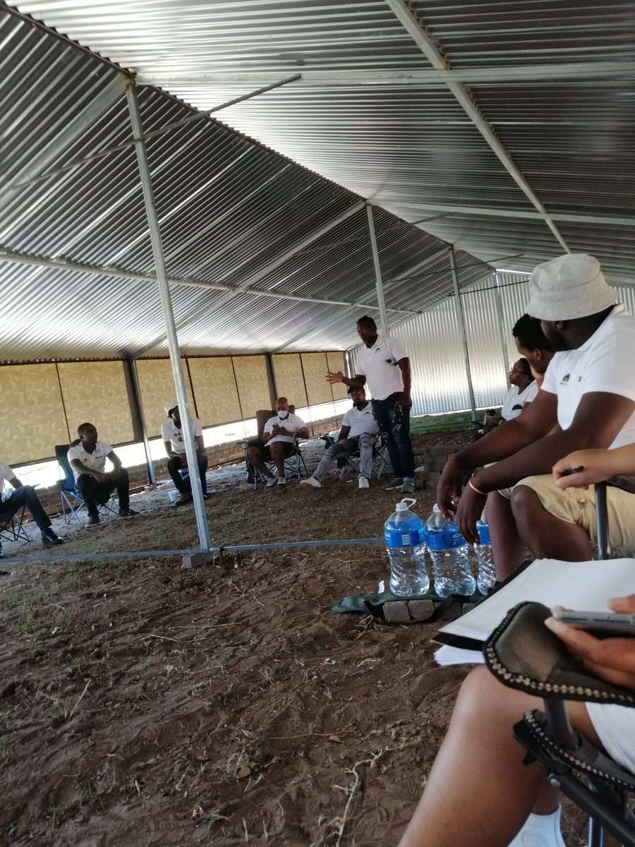 Isondo_Farmers's tweet photo. What a great session we are ready to feed the nation #poultryfarming #Poultrytalk with @LaElleCreatives @SMoratoe @Tsogang3 @RolaRapelego https://t.co/3QtUJxmALc