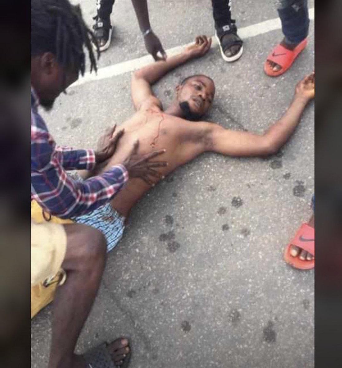 davido's tweet photo. Oyetola you have failed the people of osun under your watch thugs attacked peaceful protesters !!!
There is no amount of intimidation that can subdue the ideal whose time have ripe. @GboyegaOyetola https://t.co/5LaOKvvYe3