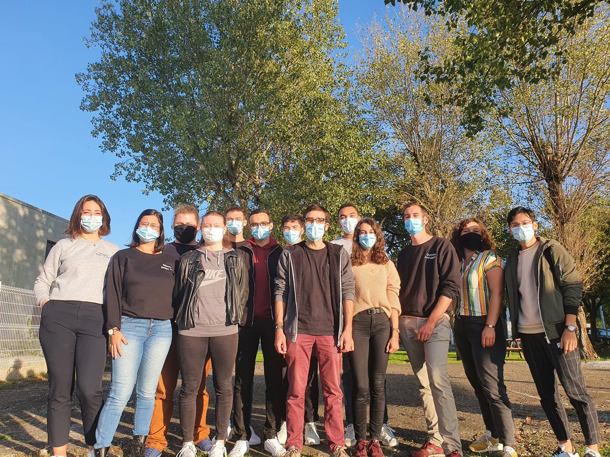 Tuto_TECT's tweet image. Fin de journée de travail sur un futur projet avec nos vieux du bureau 😊 🥰
#projet #associatif #tutorat