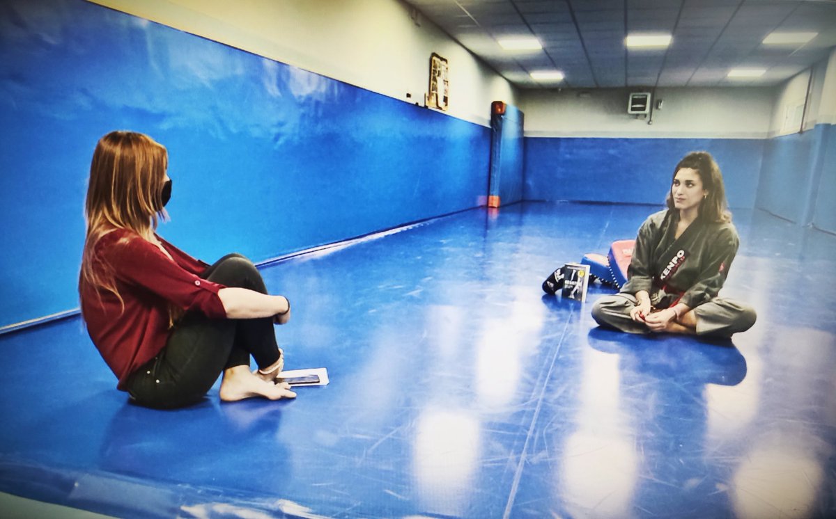 Hoy, a partir de las 15:23, la dura historia de #nataliadeagustin Doble campeona de España de kenpo kárate y víctima de acoso escolar durante 10 años. Su libro tiene el nombre de la canción que le cantaba su madre cada mañana antes de ir al cole, 'Resistiré'. En <a href="/DeporteslaSexta/">laSexta|Deportes</a>