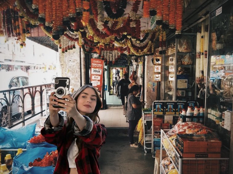 sortahari's tweet photo. emily in klang https://t.co/4WXXeII0Su