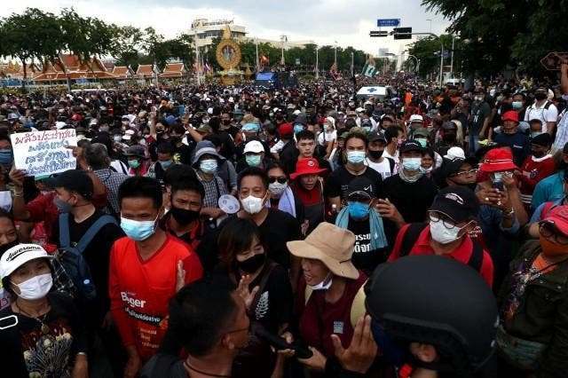 vanguardngrnews's tweet photo. Thousands of Thais resume anti-government protests in Bangkok https://t.co/hB8v5U360g #vanguardnews https://t.co/wdliFjveYn