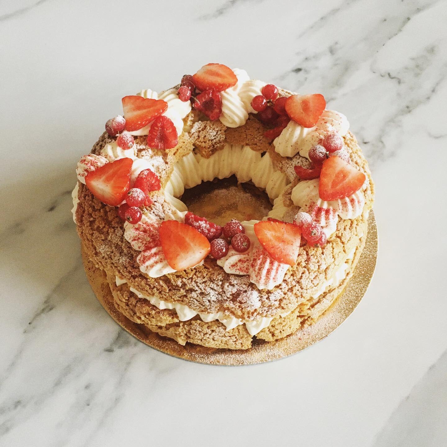 Suzue Aoyama Very Berry Paris Brest After Placing Fruits On Top Felt Like Very Christmassy ベリーx パリブレスト 飾ってると とってもクリスマスっぽく仕上がりました Parisbrest Choux French Classic Raspberry Strawberry