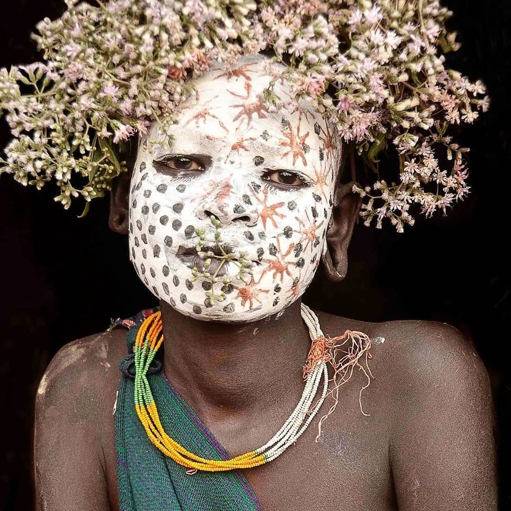Portrait of beautiful Sulla #tribe girl taken in her remote village near kibish.
📷@magbrinik
#etiopia
#etnografia #ethnography #ig_africa #igs_africa #portrait_vision #natgeoyourshot #natgeotravel #people_infinity #people_and_world #portraitphotography #portrait_shots #remo… https://t.co/wQyZV00PI8