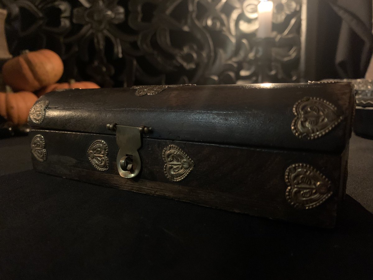 WickedVintageUK's tweet photo. Just in, primitive hand carved Indian box containing wicked wares....🖤💀 #Witchcraft #Pagan #Wiccan #Occult #DarklyInclined #AltarBox #CrowFeather #DragonsBlood #BlackCandle #WitchesSalt #Halloween #Samhain https://t.co/eEIuCmy5K1