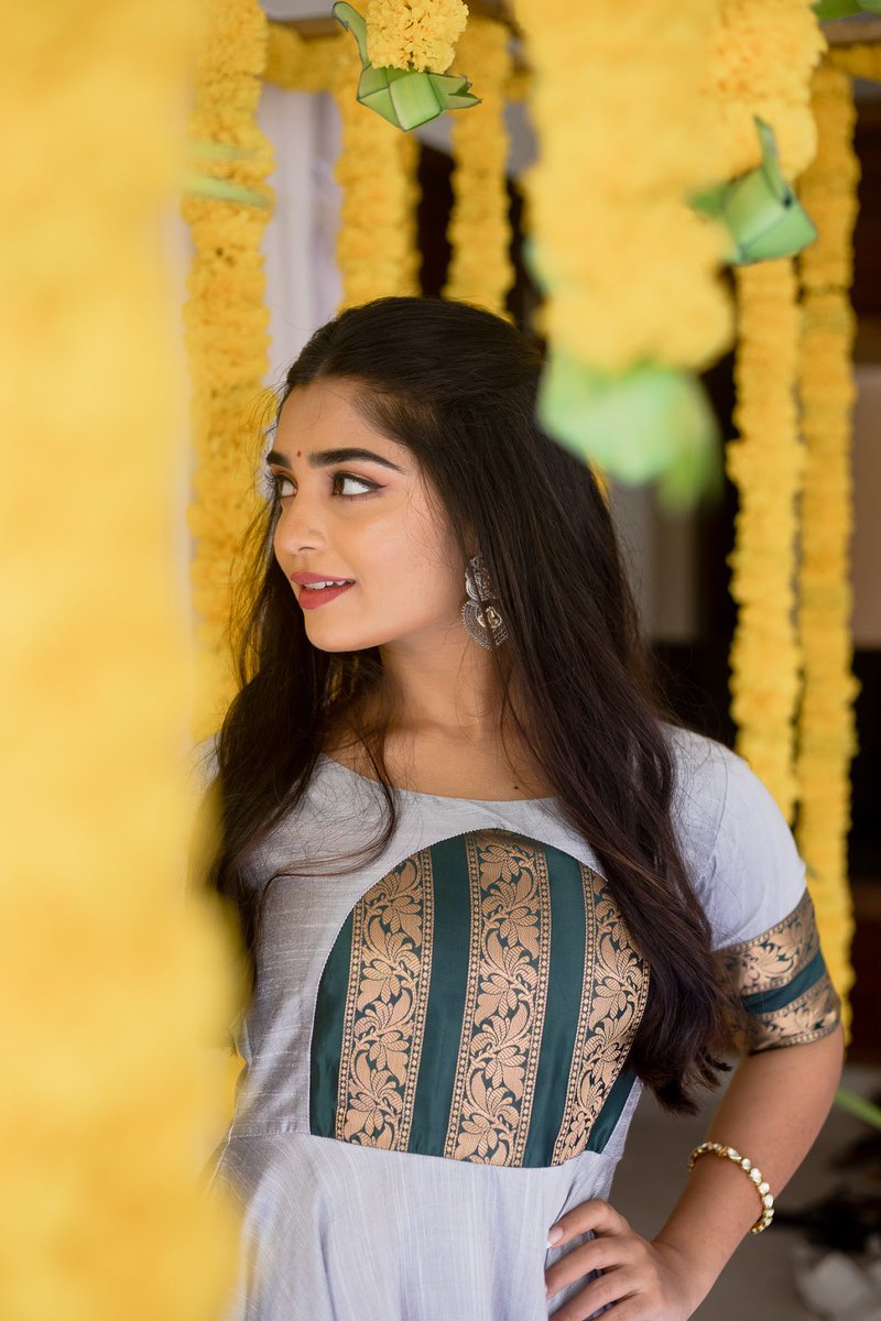 #TamaraDiwali 🙈

Outfit: <a href="/tamarachennai/">Tamara</a> 
MUA : @kabooki_mua 
Hair : @jamunadevraj 
Photography : <a href="/harini_sarathy/">Harini Sarathy</a> 
Decor : @thebells_decors