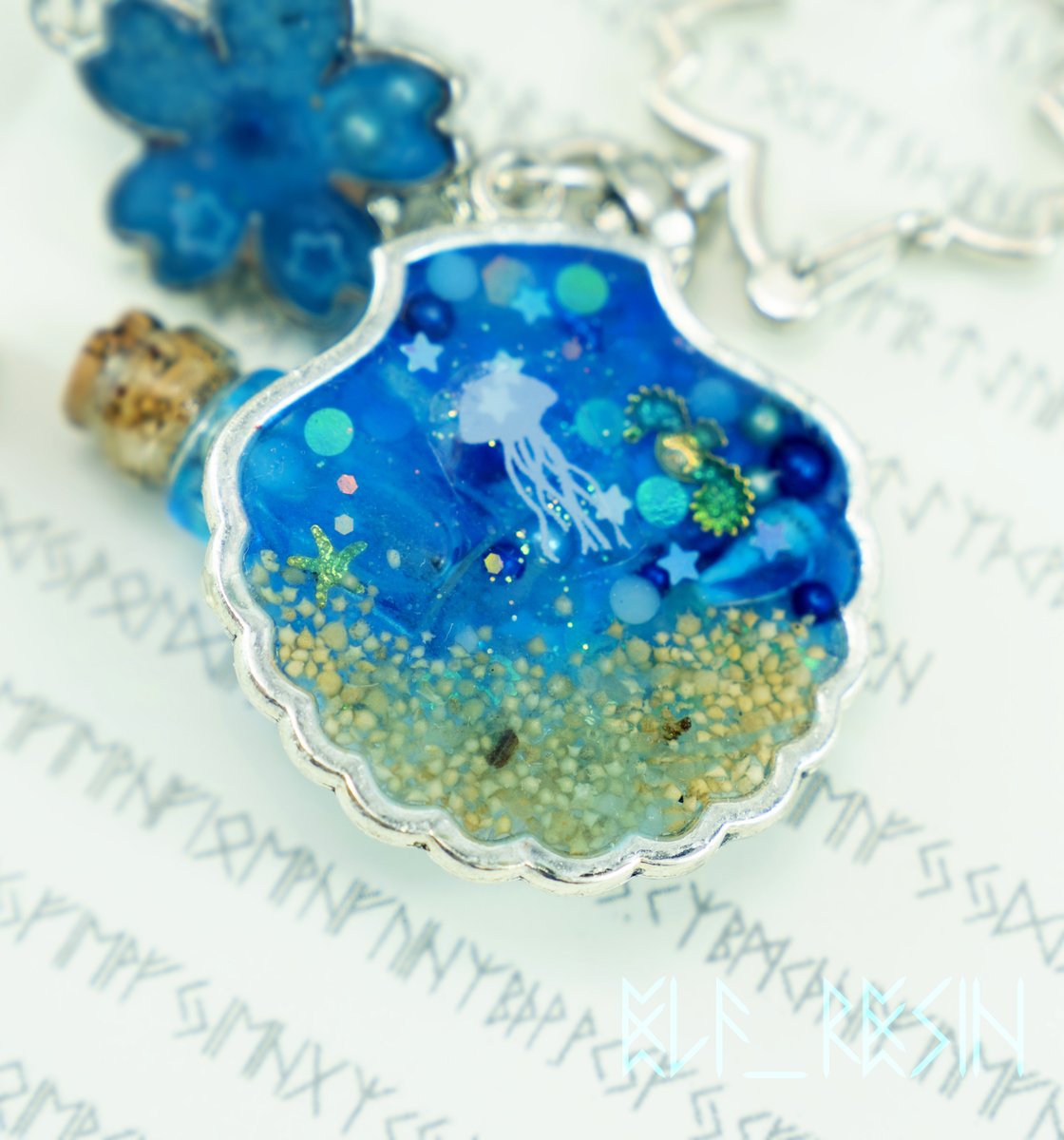 ELF_Resin's tweet photo. #RO02
ธีมทะเล ราคา 550.-
ทะเลสีฟ้าใส่ประกอบไปด้วยหอยขนาดเล็ก ไข่มุกหลายขนาด ภายใต้ผืนน้ำและฟองคลื่นนั้นมีแมงกระพรุนสีขาวและม้าน้ำสีทองซ่อนอยู่ ขวดแก้วใสนั้นใส่หอยขนาดเล็ก ใส่น้ำสีฟ้าและน้ำมันลงไป เวลาเขย่าจะแตกตัวเป็นเม็ดเล็กๆค่ะ
พิมพ์ จ / จอง / j
#ELFResin #handmade #DIY https://t.co/uvosBGq6IK