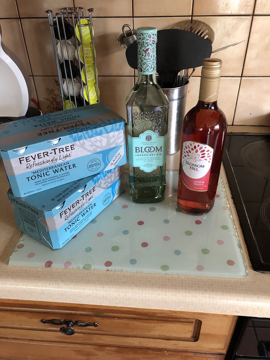 PinkNJ's tweet image. That’s my weekend sorted! #bloomgin #blossomhill