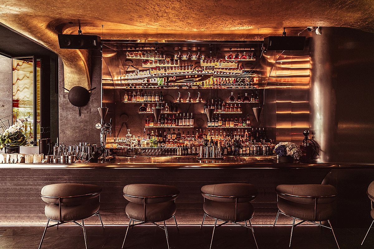 Бар дифф. Паб whisky bar. интерьер бара. дизайн бара. барная стойка в баре интерьер.